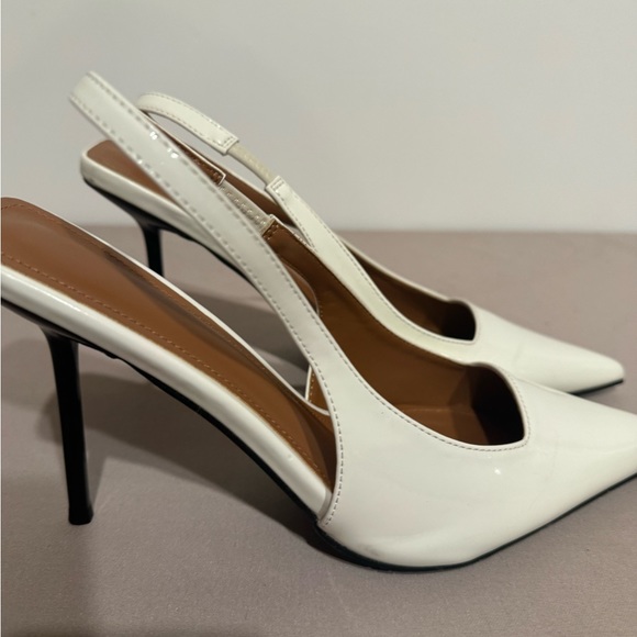 White shoes size 9 - Picture 5 of 16